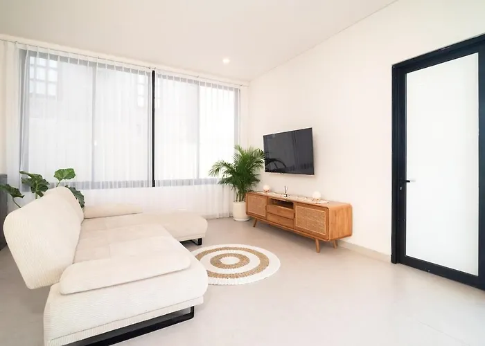 New 2 Bed Pererenan Infinity Pool & Ricefield View Villa *