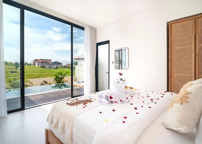 Villa New 2 Bed Pererenan Infinity Pool & Ricefield View