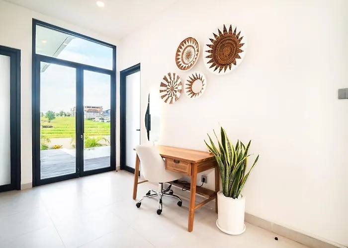 New 2 Bed Pererenan Infinity Pool & Ricefield View Villa *