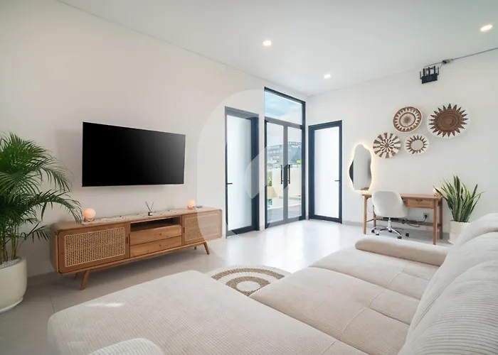 Villa New 2 Bed Pererenan Infinity Pool & Ricefield View *